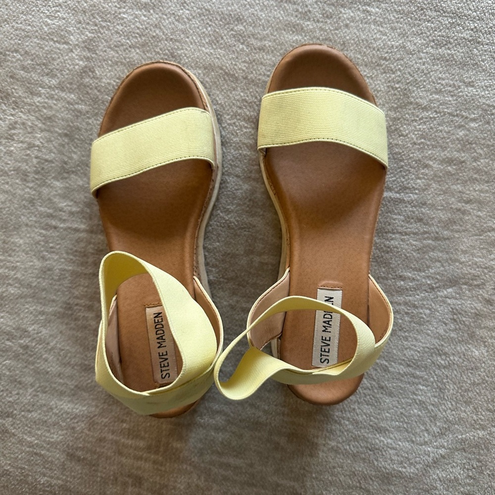 Steve Madden Yellow Sandals with Ankle Strap and Platform Sole